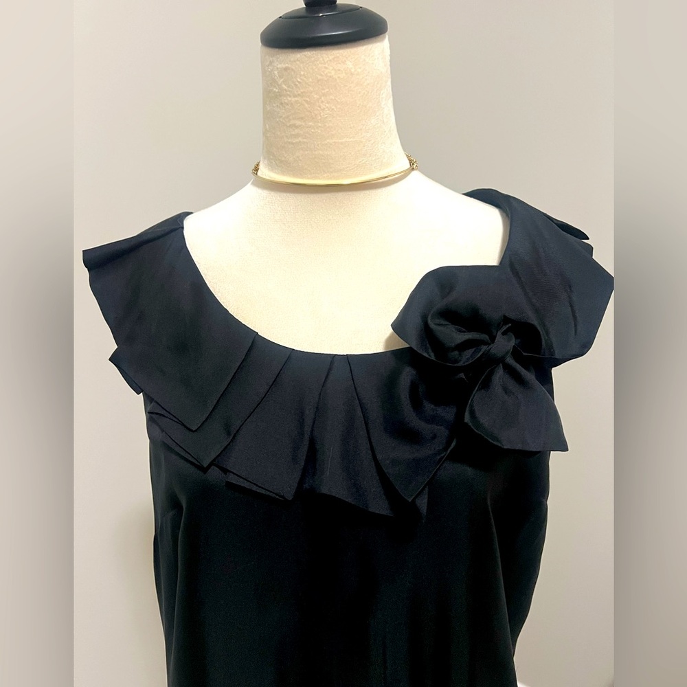 Ann Taylor 💯% Silk Sleeveless Blouse in Black EUC date office party